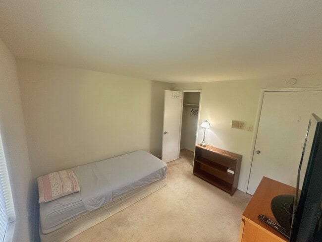 8916 Footstep Ct in Annandale, VA - Building Photo - Building Photo