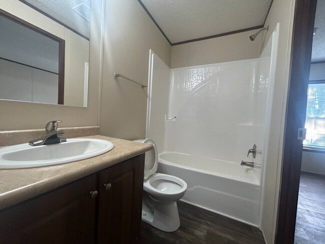 2607 Thornbury Ln in Almont, MI - Building Photo - Building Photo