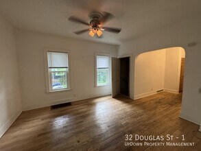 32 Douglas St in St. Paul, MN - Building Photo - Building Photo