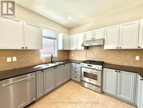 72 Loughlin Hill Crescent in Ajax, ON - Building Photo - Building Photo