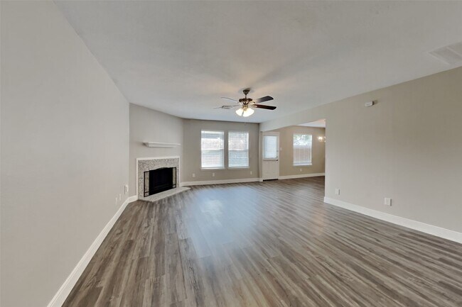17303 Davenway Dr in Houston, TX - Building Photo - Building Photo