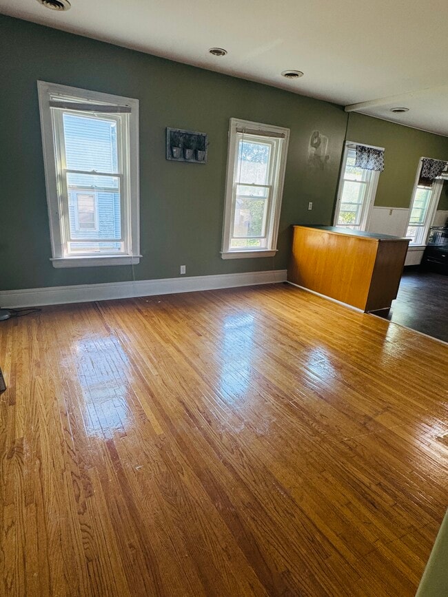 78 Callodine Ave, Unit Upper in Eggertsville, NY - Foto de edificio - Building Photo