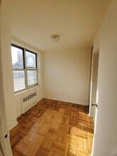 94-20 59th Ave in Queens, NY - Foto de edificio - Building Photo