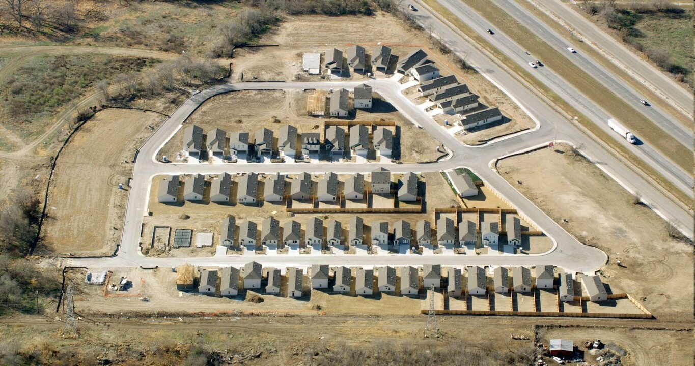 Somerset Grove in San Antonio, TX - Building Photo