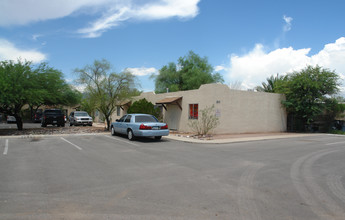 211 E Delano St in Tucson, AZ - Foto de edificio - Building Photo