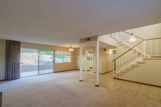 6177 Syracuse Way in San Diego, CA - Building Photo - Building Photo