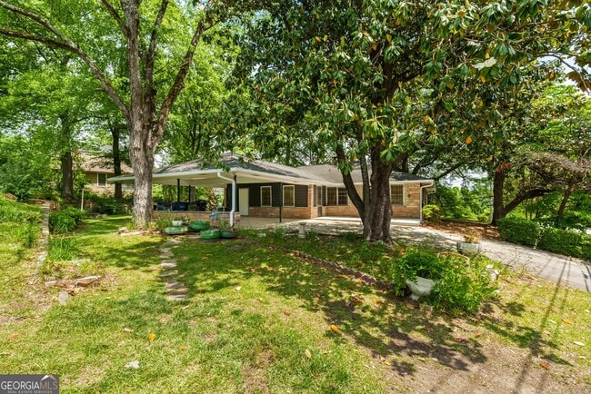 property at 1930 Hollywood Rd NW