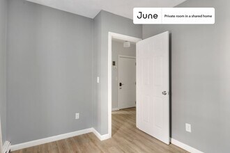 Private bedroom in 3 bed/1 bath Home in Boston, MA - Building Photo - Building Photo