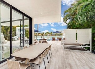 321 E Dilido Dr in Miami Beach, FL - Building Photo - Building Photo