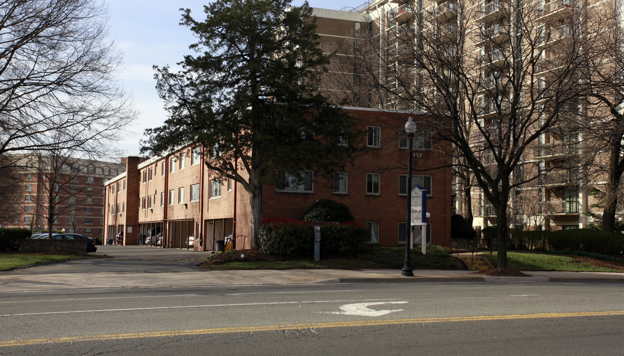 2112 Columbia Pike in Arlington, VA - Foto de edificio