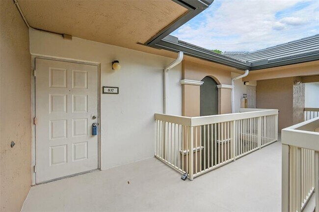 9833 Westview Dr in Coral Springs, FL - Building Photo - Building Photo