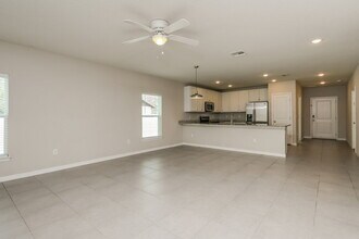 348 Colony Ct in Poinciana, FL - Building Photo - Building Photo