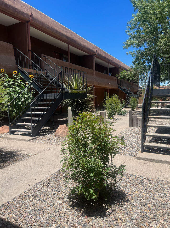 Aztec Manor in Albuquerque, NM - Foto de edificio - Building Photo