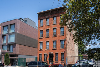 194 Wayne St in Jersey City, NJ - Building Photo - Building Photo