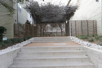 The Colonnade on Cole in Dallas, TX - Foto de edificio - Building Photo