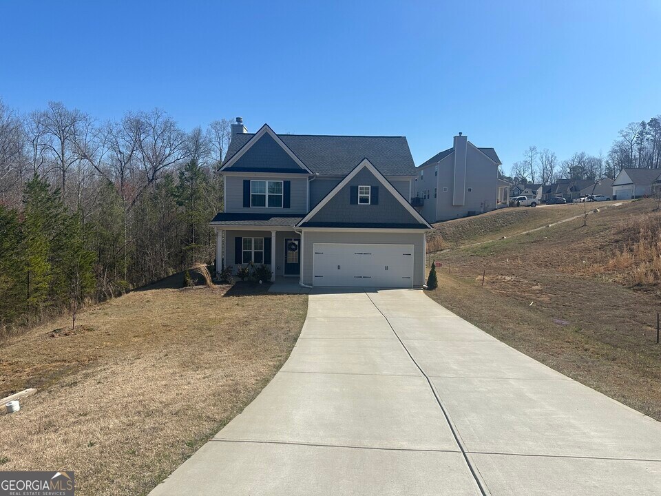 1120 Limestone Dr in Cornelia, GA - Building Photo