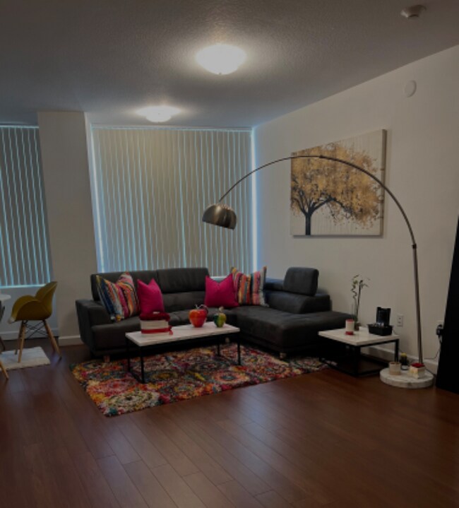 340 W Flagler St in Miami, FL - Building Photo - Building Photo