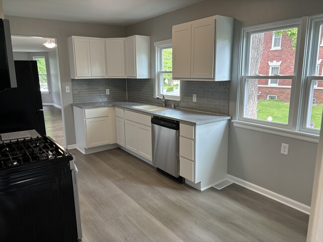 6015 5th Ave, Unit Lower