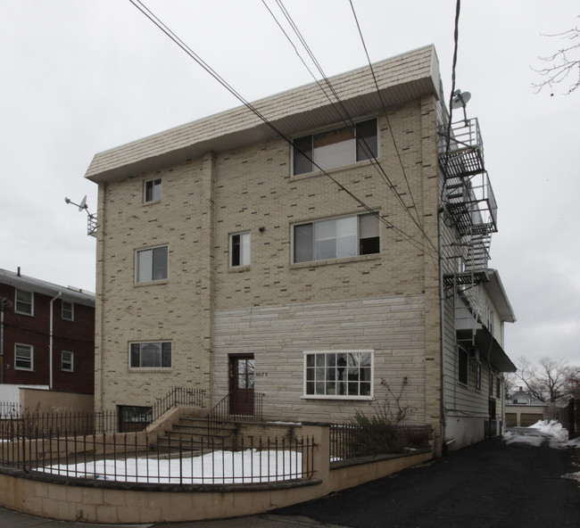 1077 E Jersey St in Elizabeth, NJ - Building Photo - Building Photo