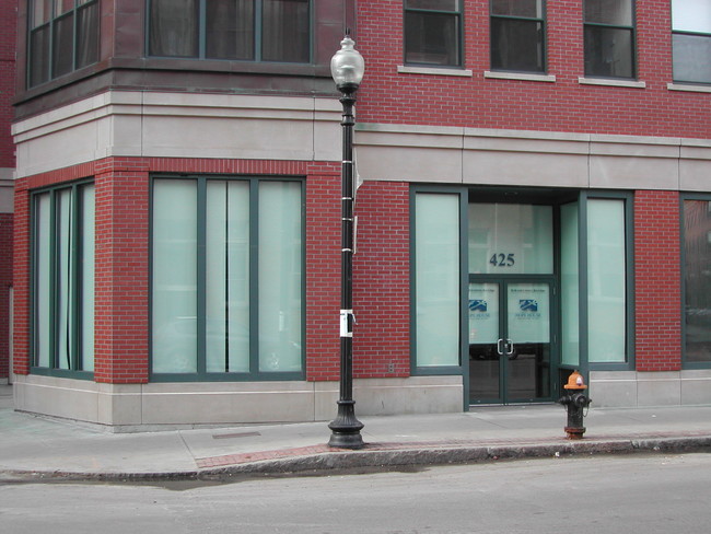 Gateway Terrace Lofts in Boston, MA - Foto de edificio - Building Photo