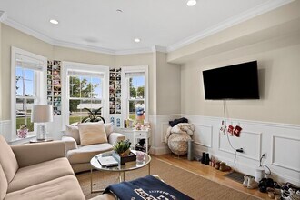 1422 Columbia Rd, Unit 1 in Boston, MA - Foto de edificio - Building Photo