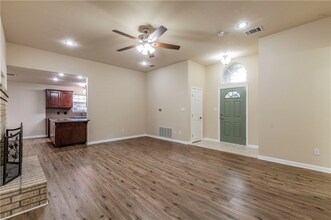 208 Pearl Dr in Hewitt, TX - Building Photo - Building Photo