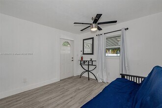 2425 SW 26th Terrace in Miami, FL - Building Photo - Building Photo