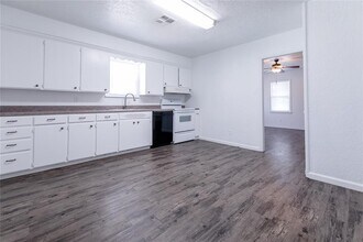 324 S Lester St in Elk City, OK - Building Photo - Building Photo