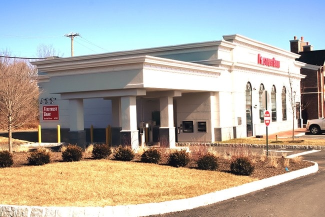 282 N Sycamore St in Newtown, PA - Foto de edificio - Building Photo