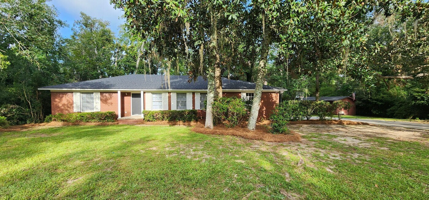 2118 Thomal Cir in Valdosta, GA - Building Photo