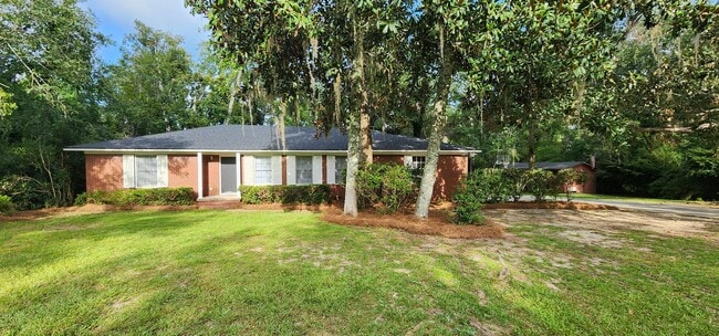 property at 2118 Thomal Cir