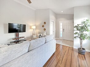 24604 Siena Dr in Lutz, FL - Building Photo - Building Photo