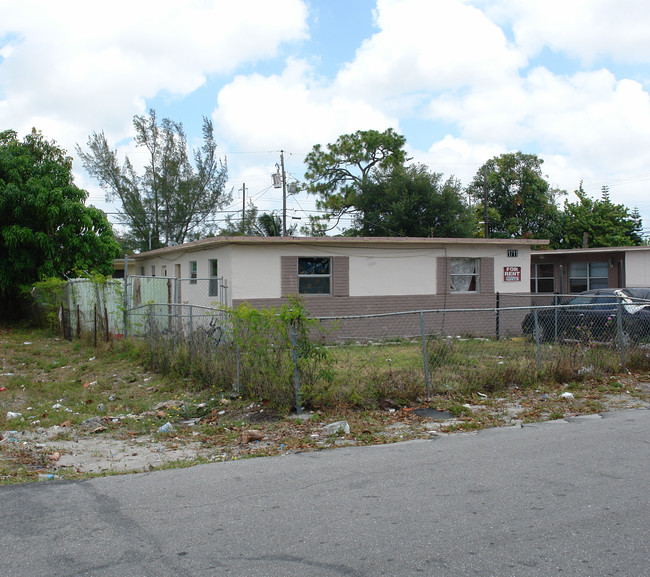 1707-1709 NW 7th St in Fort Lauderdale, FL - Building Photo - Building Photo