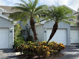 2571 Citrus Lake Dr in Naples, FL - Building Photo