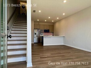1373 Breezy Cir in Atlanta, GA - Building Photo - Building Photo