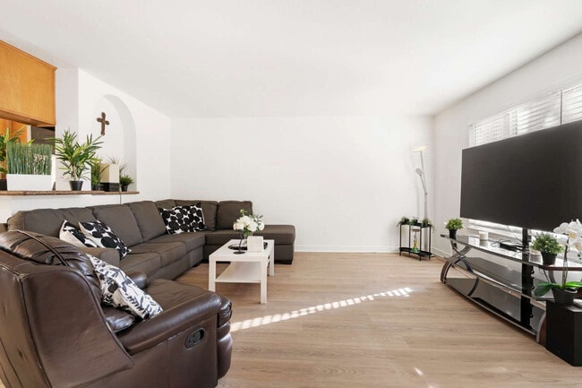 1000 Estes St, Unit SI ID1513731P in El Cajon, CA - Foto de edificio - Building Photo