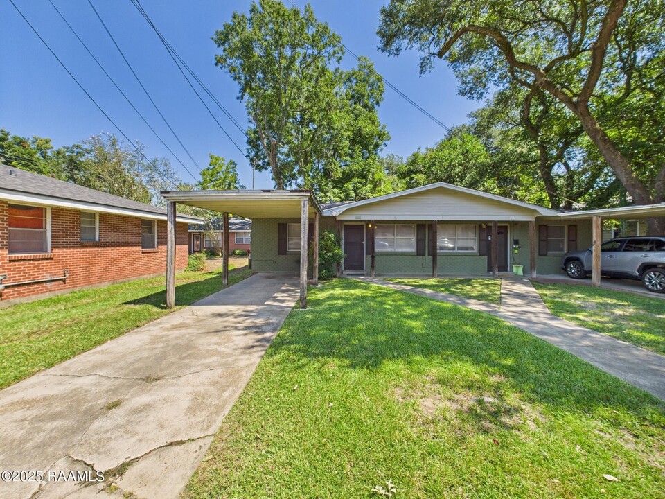 1618 W St Mary Blvd in Lafayette, LA - Building Photo