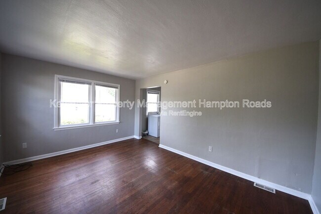 9286 Marlow Ave in Norfolk, VA - Building Photo - Building Photo
