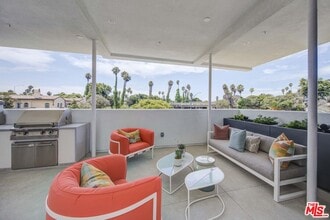 160 S Ventura Ave in Ventura, CA - Building Photo - Building Photo