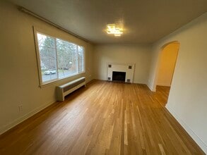 206 Eastwood Ave in Ithaca, NY - Building Photo - Building Photo