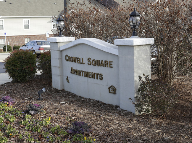 Crowell Square Apartments in Asheville, NC - Foto de edificio - Building Photo