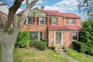 23613 E Baintree Rd in Beachwood, OH - Building Photo