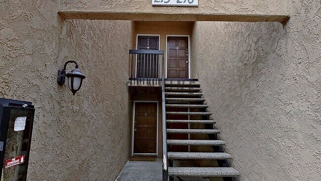 1101 W MacArthur Blvd in Santa Ana, CA - Building Photo - Building Photo