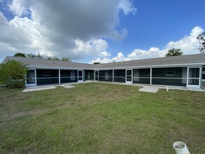 11341 Linda Loma Dr in Ft. Myers, FL - Building Photo - Building Photo