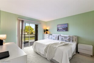 3150 Binnacle Dr in Naples, FL - Building Photo