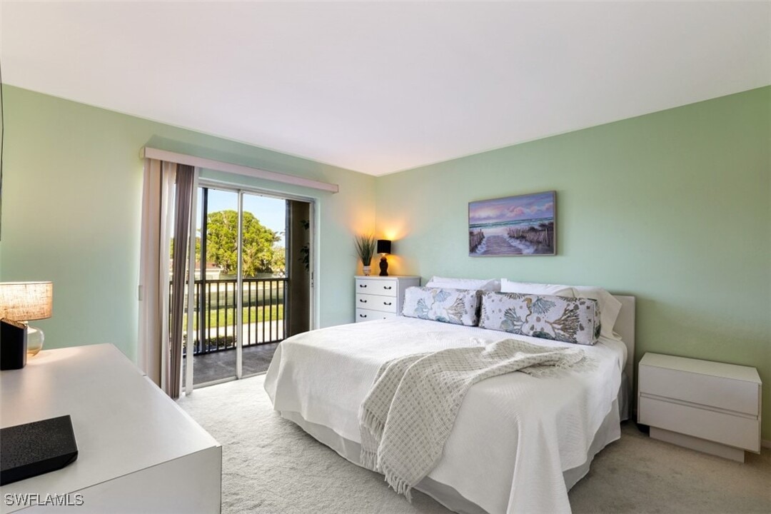 3150 Binnacle Dr in Naples, FL - Building Photo