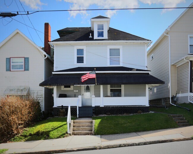 603 Wayne Ave in Ellwood City, PA - Building Photo - Building Photo