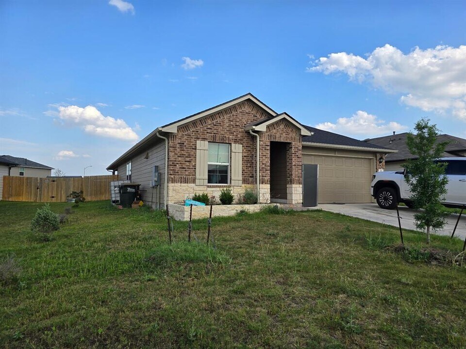 116 Lily Pond Trl in San Marcos, TX - Building Photo