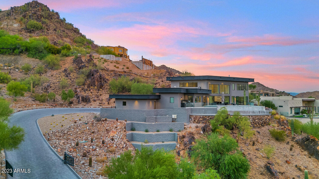 4010 E Canyon Ct in Paradise Valley, AZ - Building Photo