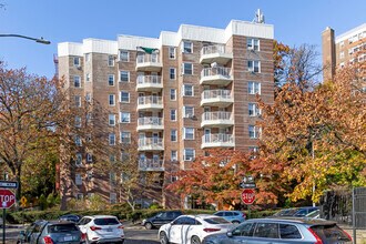 Fountain Gardens in Bronx, NY - Foto de edificio - Primary Photo